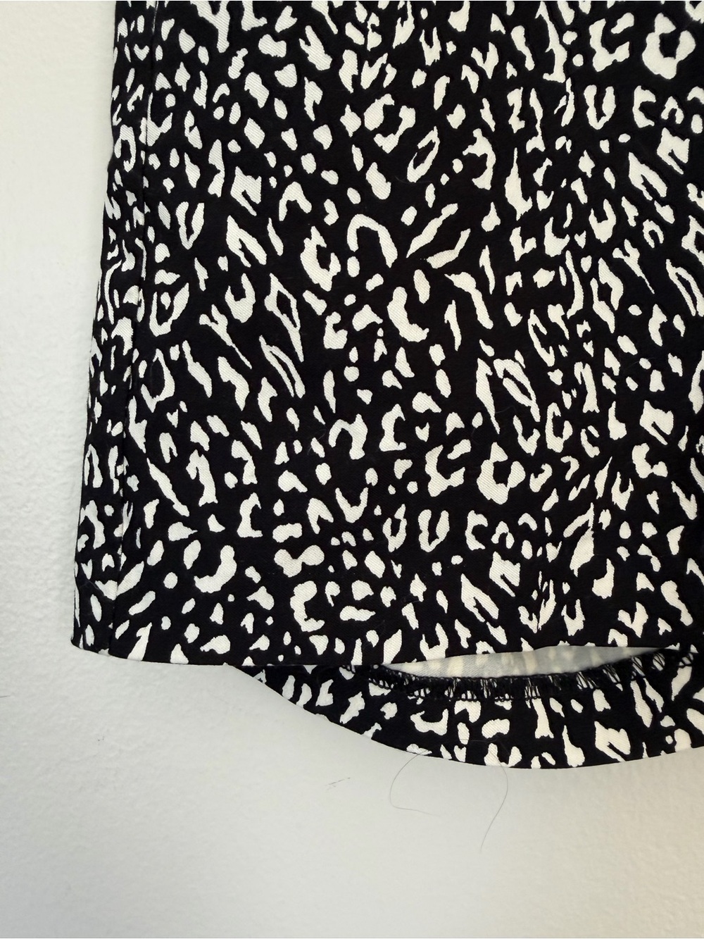 89th & Madison Black and White Animal Print Jean Shorts Size 6 - Picture 6 of 13